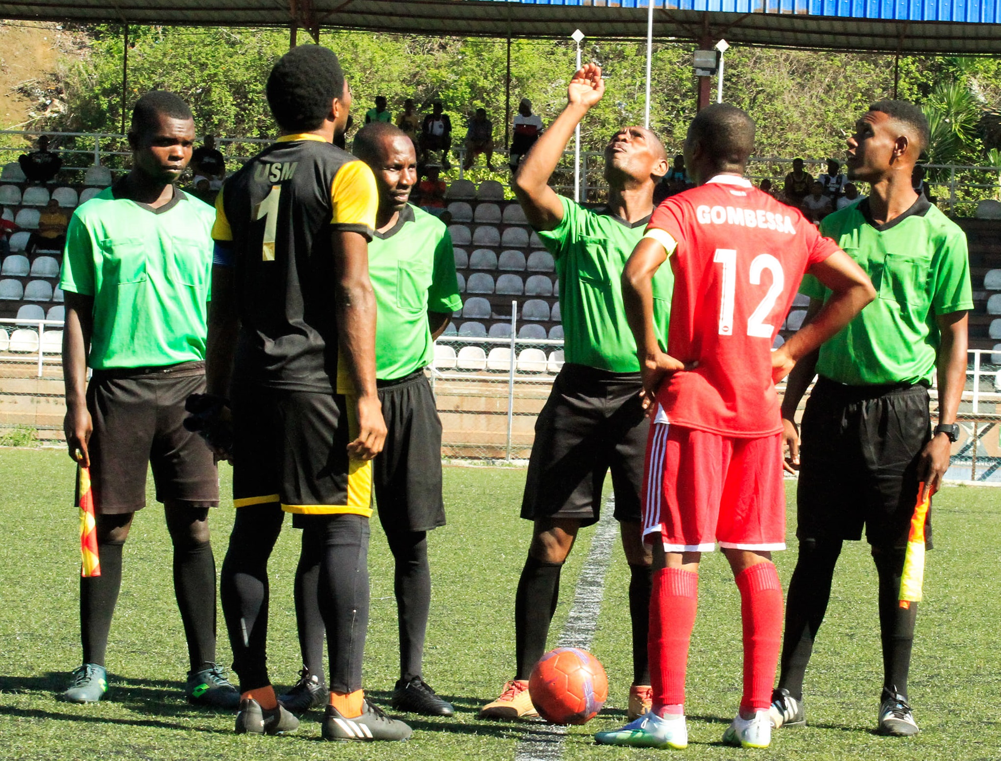 US Mjamaoue face à Gombessa Sport en championnat des Comores