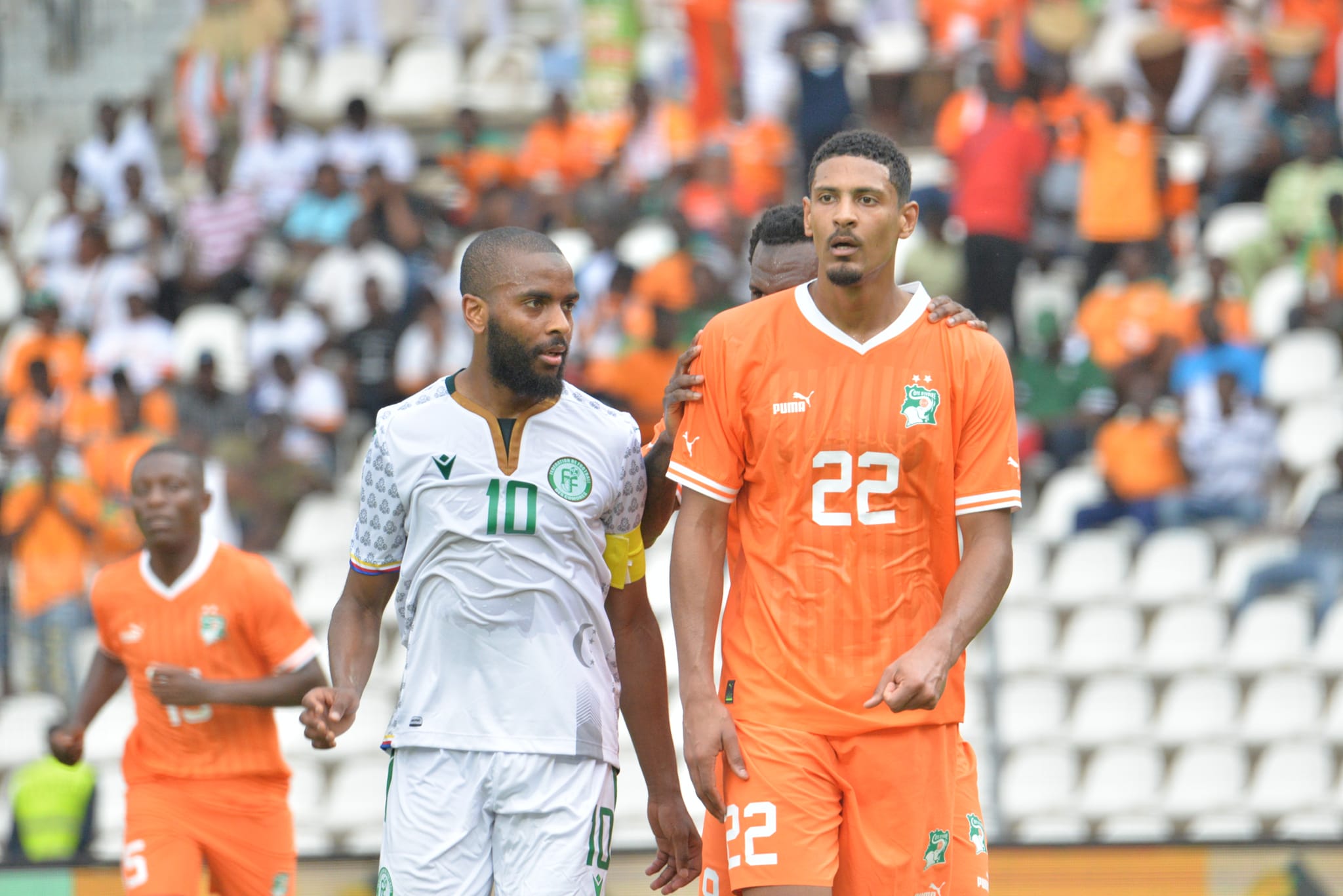 Youssouf Mchangama et Sébastien Haller lors de la rencontre Côte d'Ivoire et Comores à Bouaké