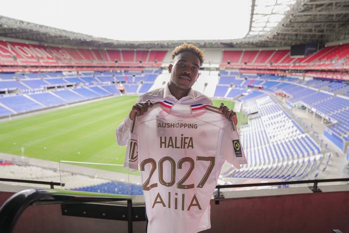 Islamdine Halifa signe son premier contrat professionnel avec l'Olympique Lyonnais