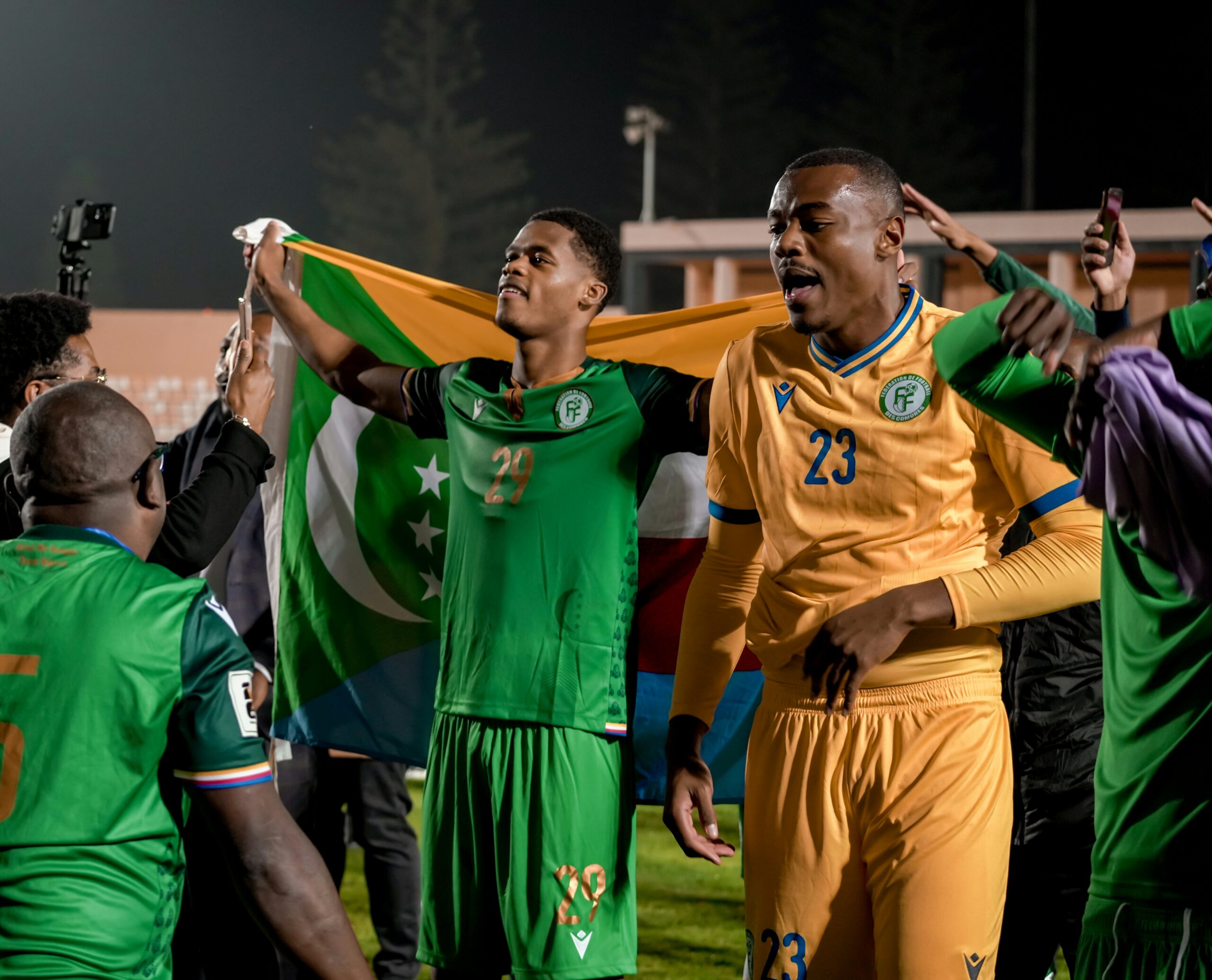 Warmed Omari et Adel Anzimati sous les couleurs des Comores